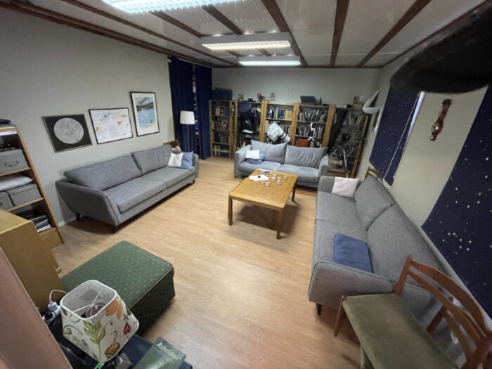 MAK:s lokaler, uppehållsrummet/bibliotek