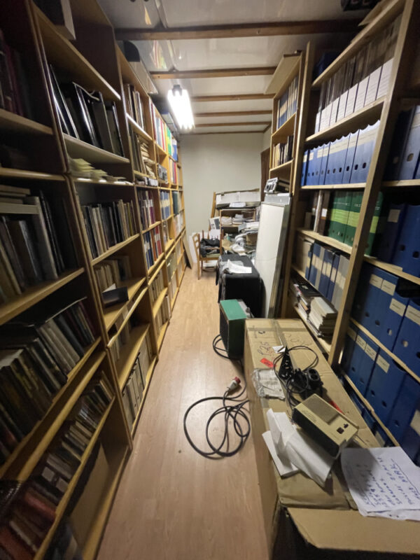 MAK:s, biblioteks korridoren, som utgör delar av uppehållsrummet.